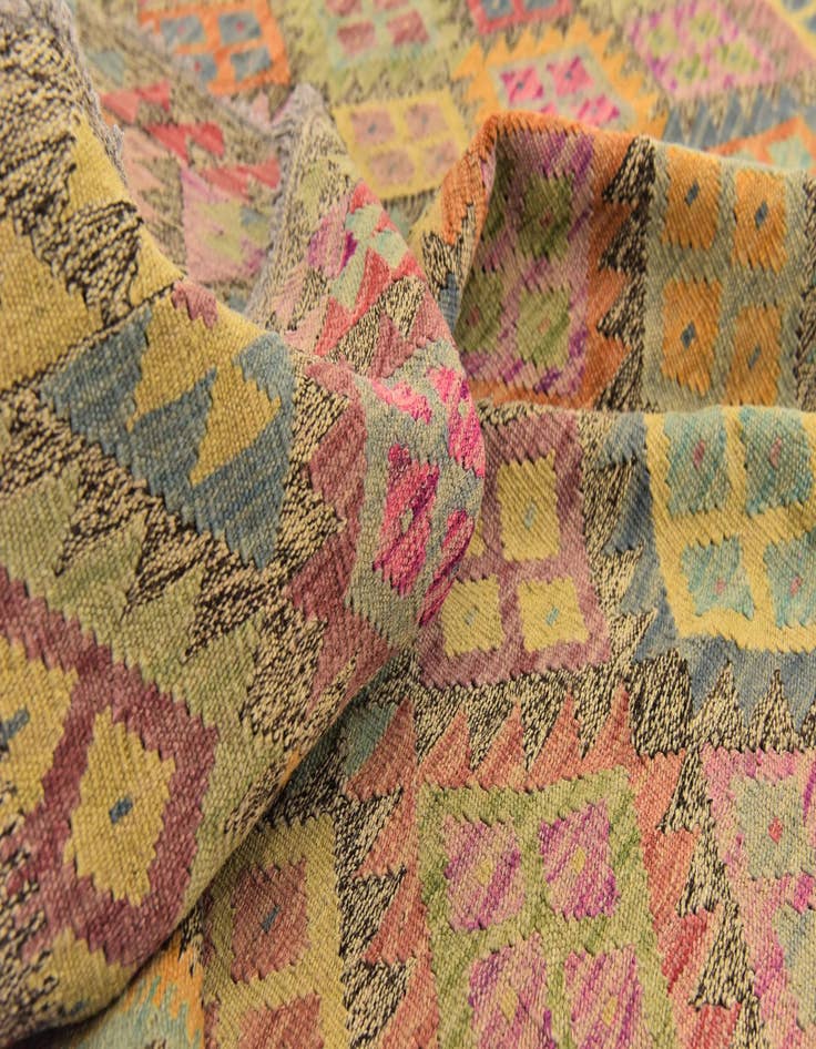 Detail image of  6' 10 x 8'  Hand Woven Kilim Modern Wool Rug