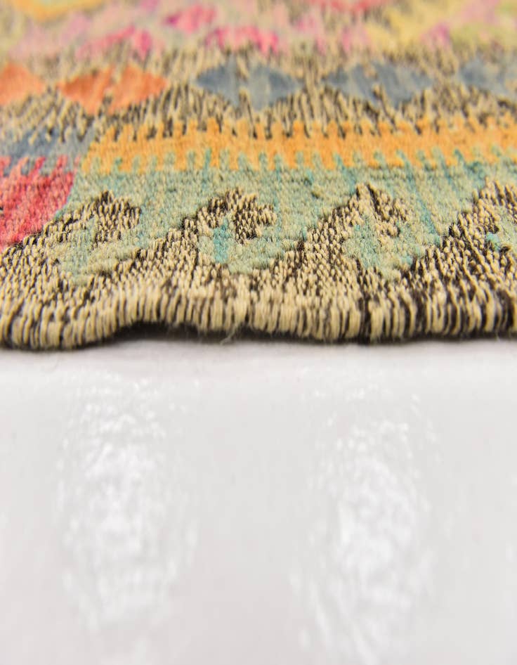 Detail image of  6' 10 x 8'  Hand Woven Kilim Modern Wool Rug