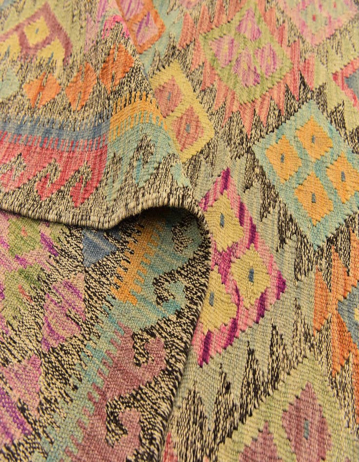 Detail image of  6' 10 x 8'  Hand Woven Kilim Modern Wool Rug