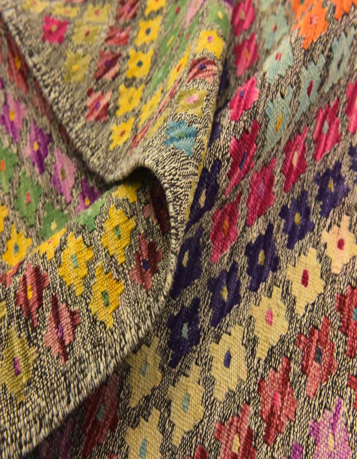 Detail image of  6' 9 x 9' 7  Hand Woven Kilim Modern Wool Rug