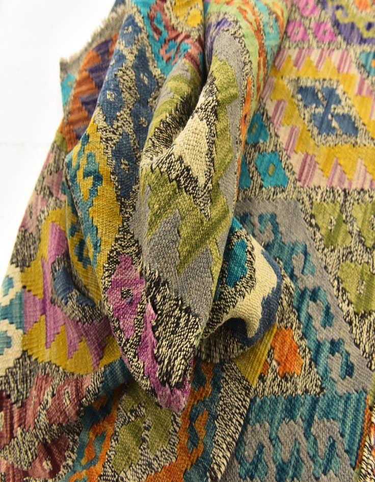 Detail image of  6' 3 x 8' 6  Hand Woven Kilim Modern Wool Rug