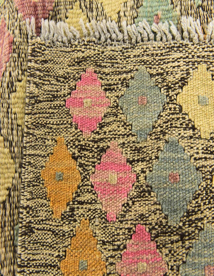 Detail image of  5' 10 x 8'  Hand Woven Kilim Modern Wool Rug