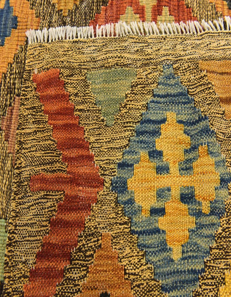 Detail image of  6' 6 x 8' 2  Hand Woven Kilim Modern Wool Rug