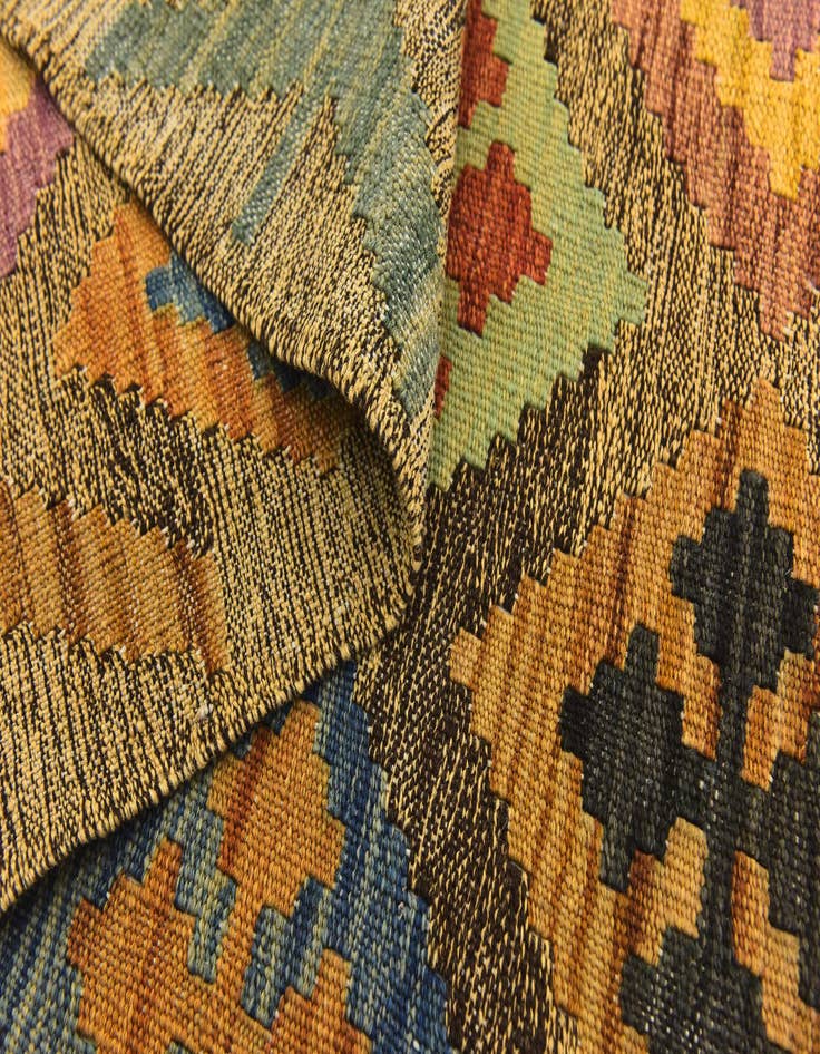 Detail image of  6' 6 x 8' 2  Hand Woven Kilim Modern Wool Rug