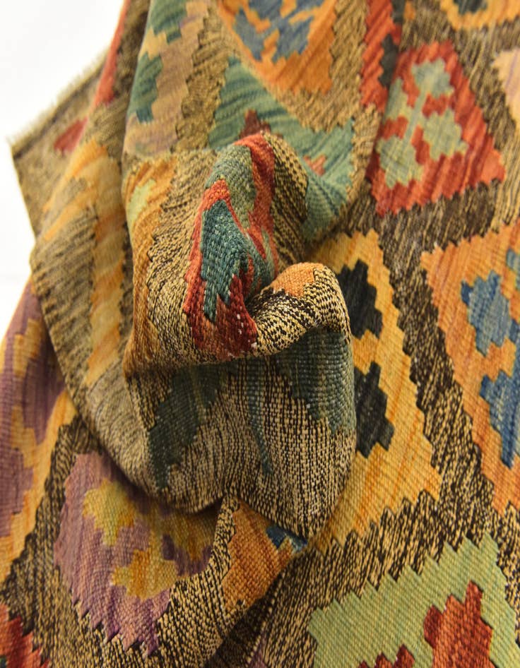 Detail image of  6' 6 x 8' 2  Hand Woven Kilim Modern Wool Rug