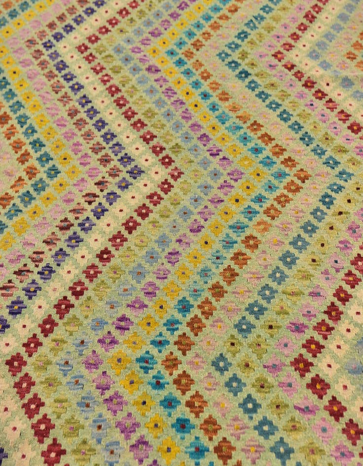 Detail image of  5' 10 x 7' 8  Hand Woven Kilim Modern Wool Rug