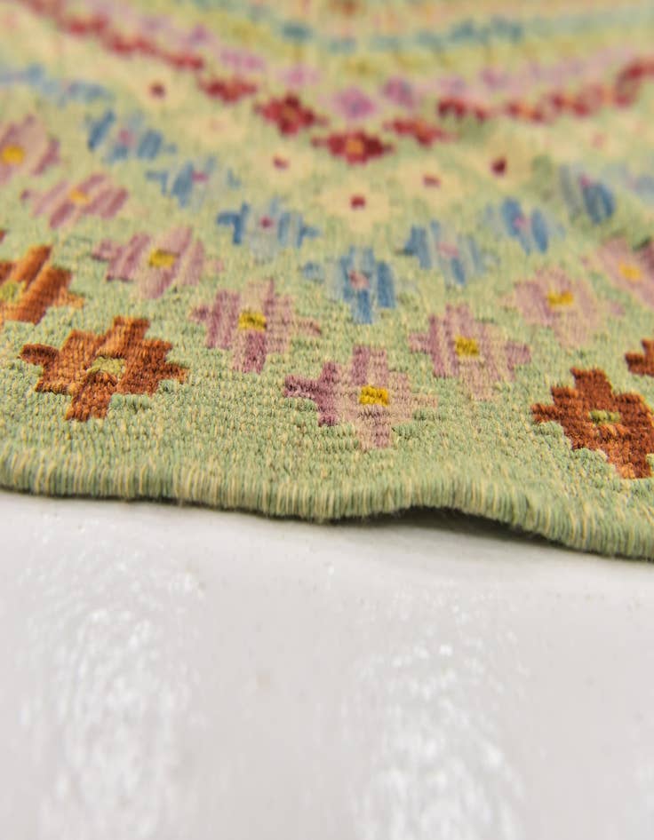 Detail image of  5' 10 x 7' 8  Hand Woven Kilim Modern Wool Rug