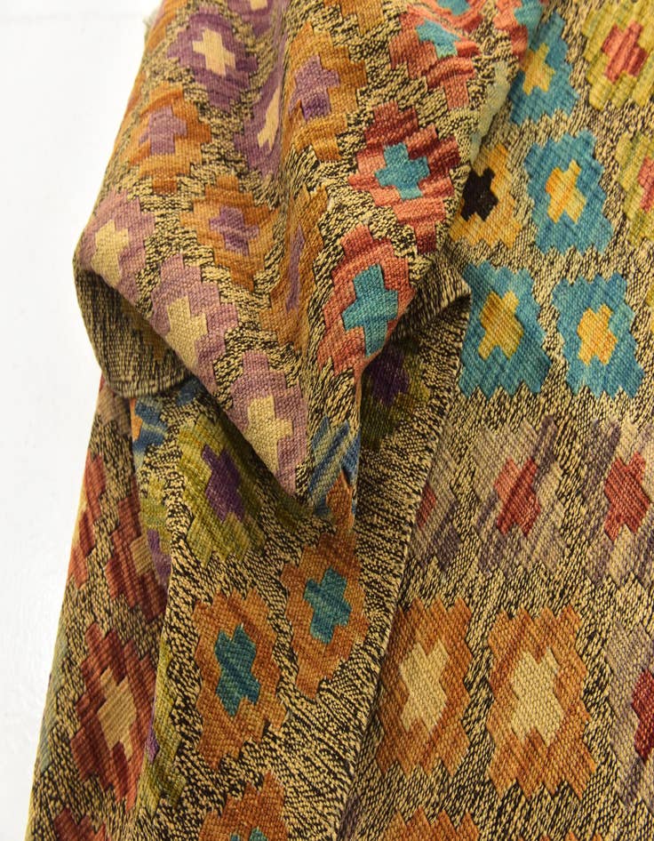 Detail image of  6' 6 x 8' 4  Hand Woven Kilim Modern Wool Rug