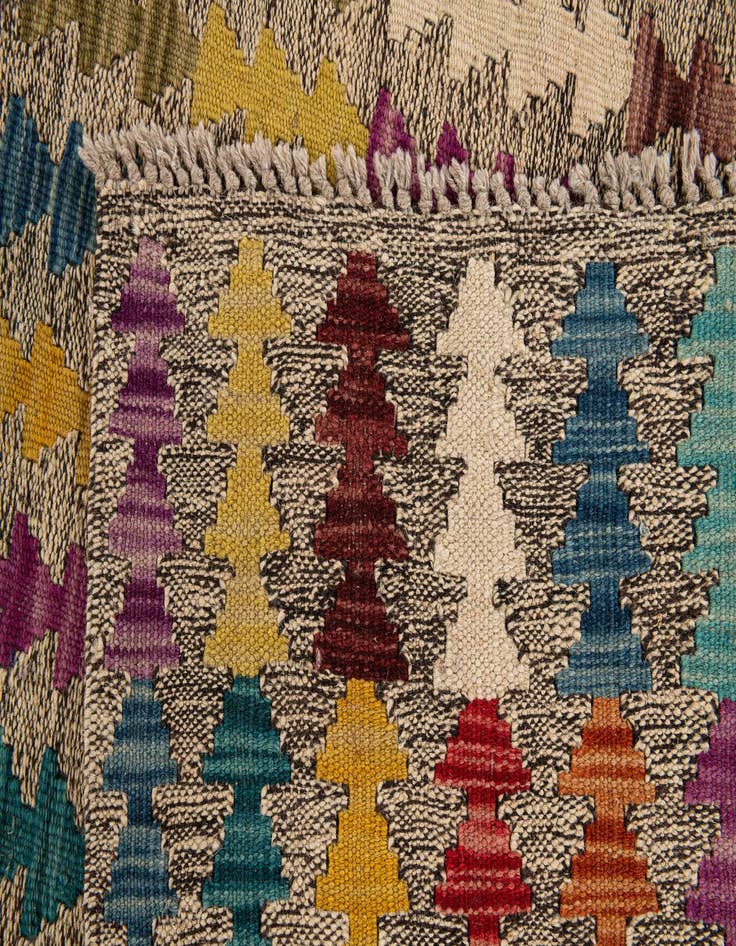 Detail image of  6' 9 x 8' 8  Hand Woven Kilim Modern Wool Rug