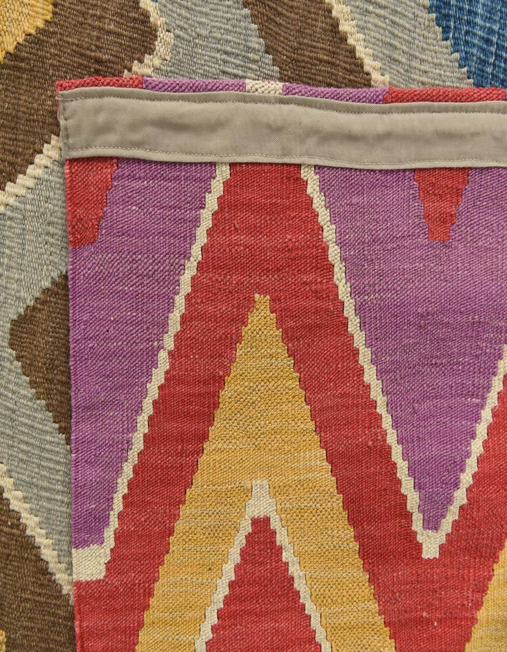 Detail image of  8' 5 x 9' 10  Hand Woven Kilim Modern Wool Rug
