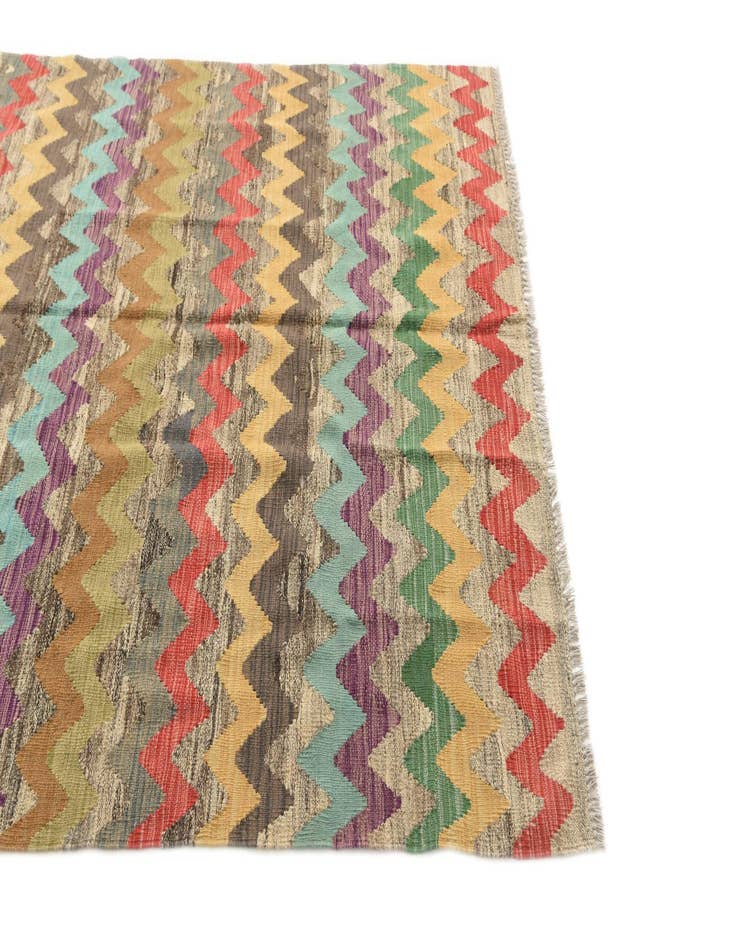 Detail image of  5' 5 x 8'  Hand Woven Kilim Modern Wool Rug