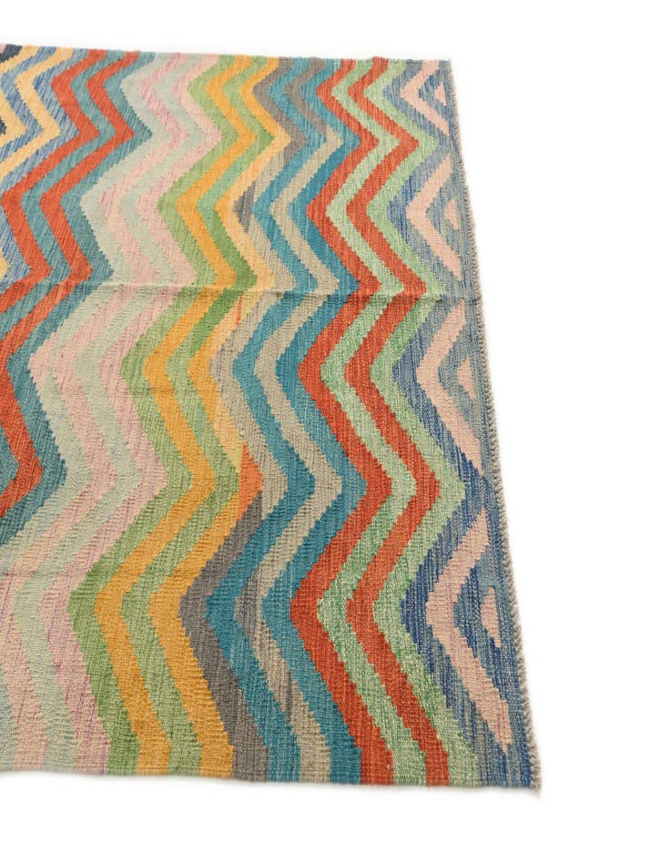Detail image of  5' 9 x 7' 9  Hand Woven Kilim Modern Wool Rug