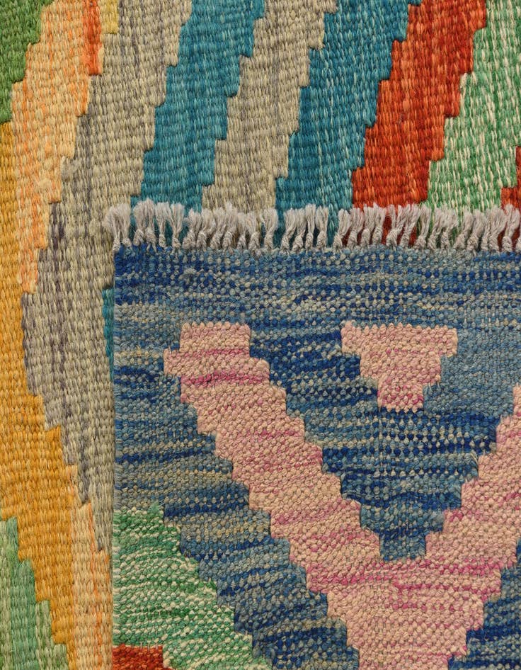 Detail image of  5' 9 x 7' 9  Hand Woven Kilim Modern Wool Rug