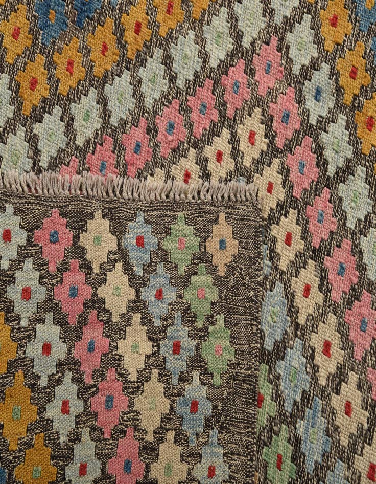 Detail image of  7' 2 x 9' 3  Hand Woven Kilim Modern Wool Rug