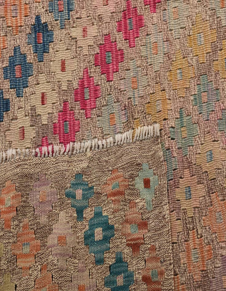Detail image of  6' 9 x 8' 3  Hand Woven Kilim Modern Wool Rug