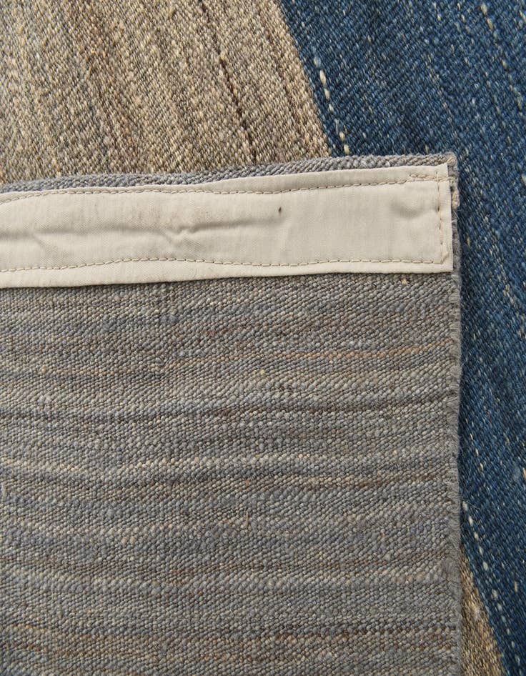 Detail image of  5' 7 x 8'  Hand Woven Kilim Modern Wool Rug