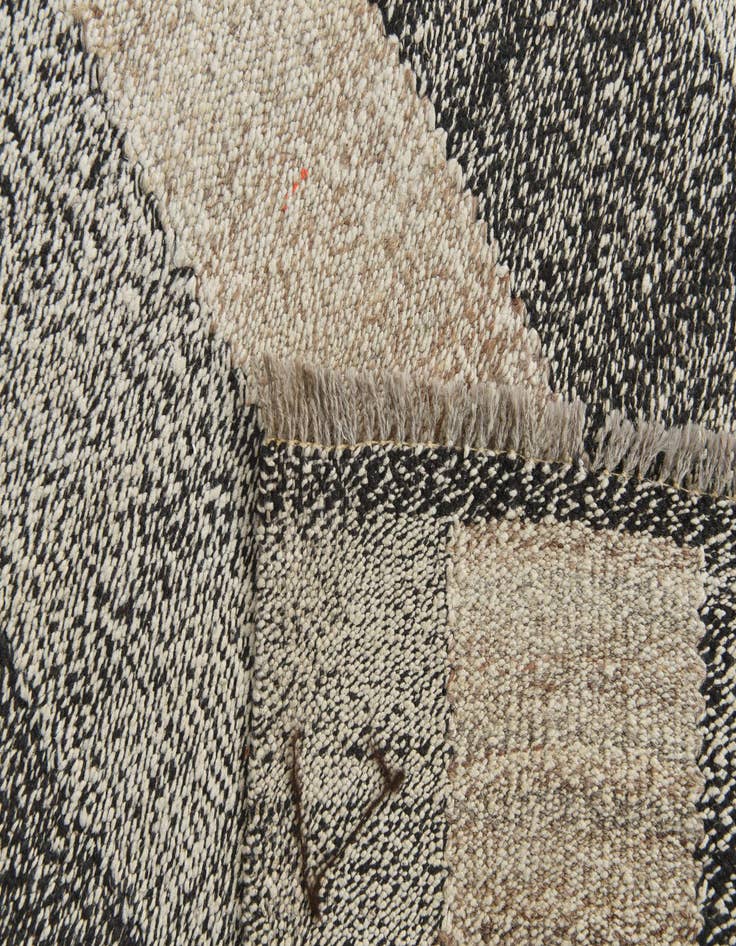 Detail image of  4' 10 x 6' 4  Hand Woven Kilim Modern Wool Rug