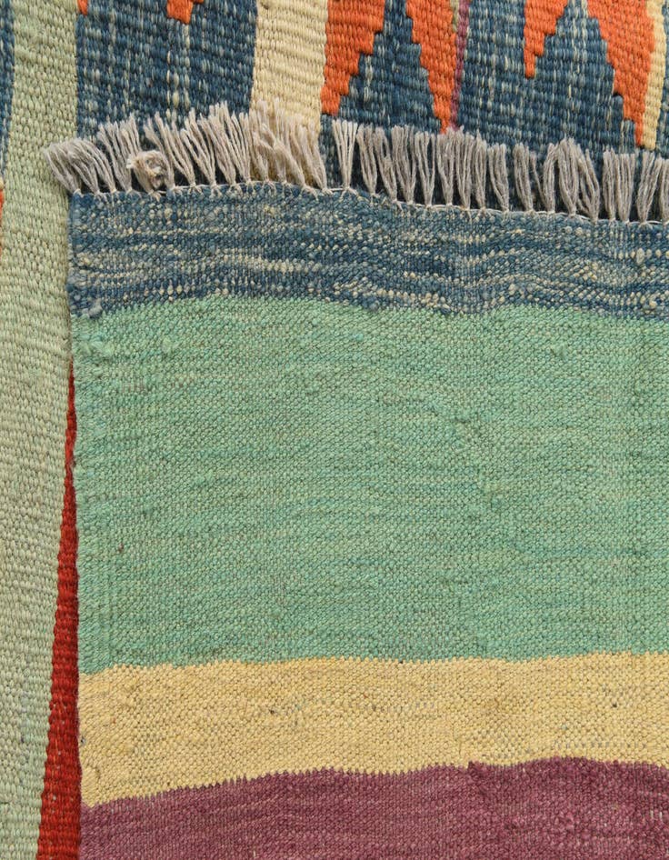 Detail image of  5' 5 x 8' 2  Hand Woven Kilim Modern Wool Rug