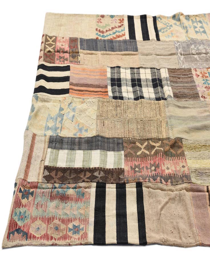 Detail image of  6' 5 x 9' 9  Hand Woven Kilim Patchwork Wool Rug