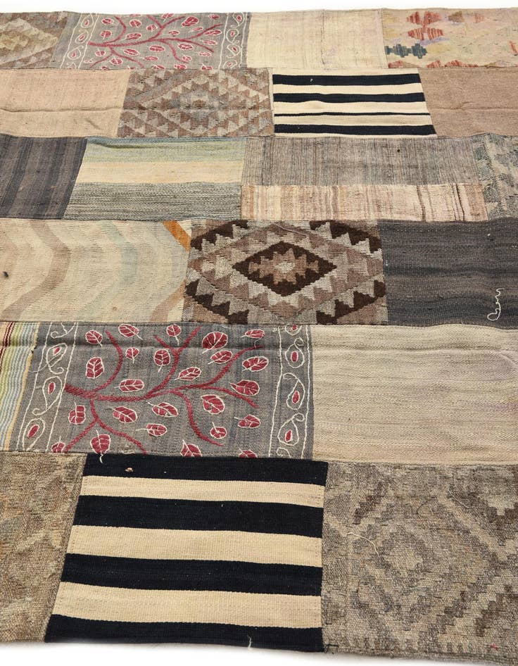 Detail image of  6' 6 x 9' 11  Hand Woven Kilim Patchwork Wool Rug