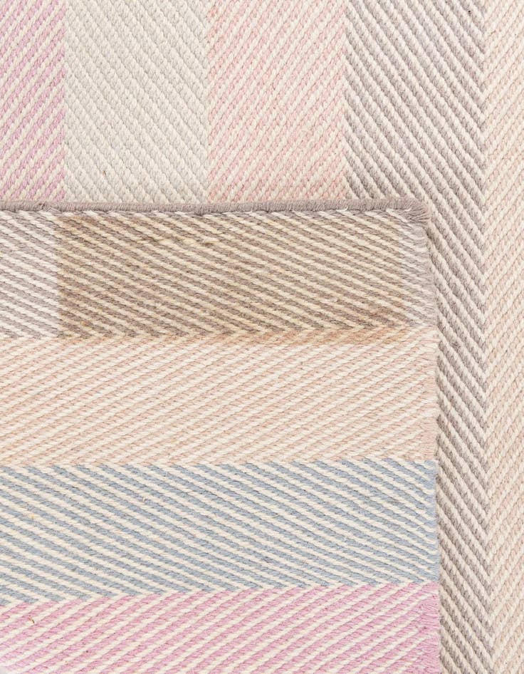 Detail image of  3' 11 x 5' 8  Hand Knotted Kilim Wool Rug