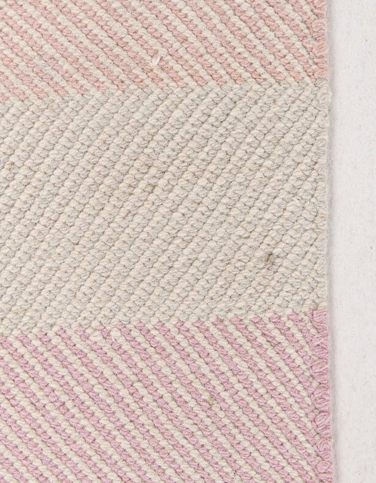 Detail image of  3' 11 x 5' 8  Hand Knotted Kilim Wool Rug