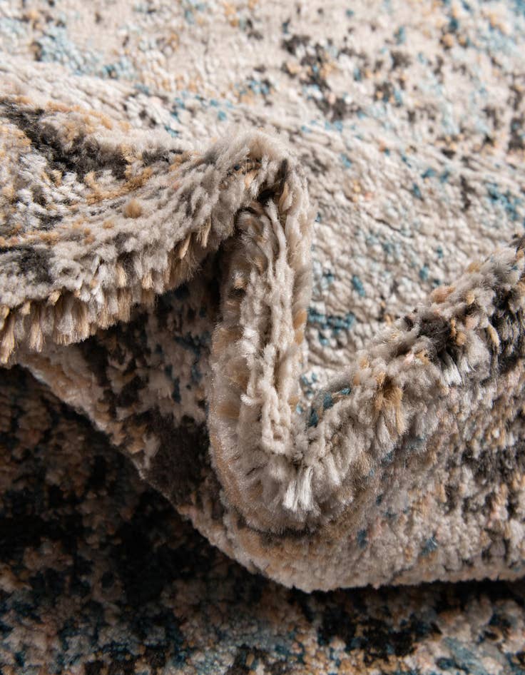 Detail image of  5' 3 x 7' Leipzig Rug