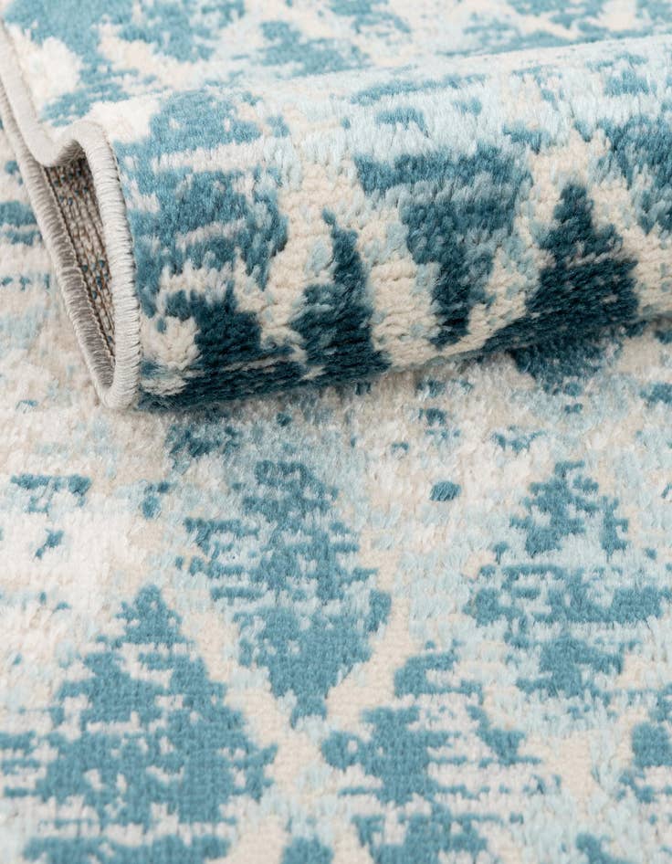 Detail image of  7' x 10' Leipzig Rug