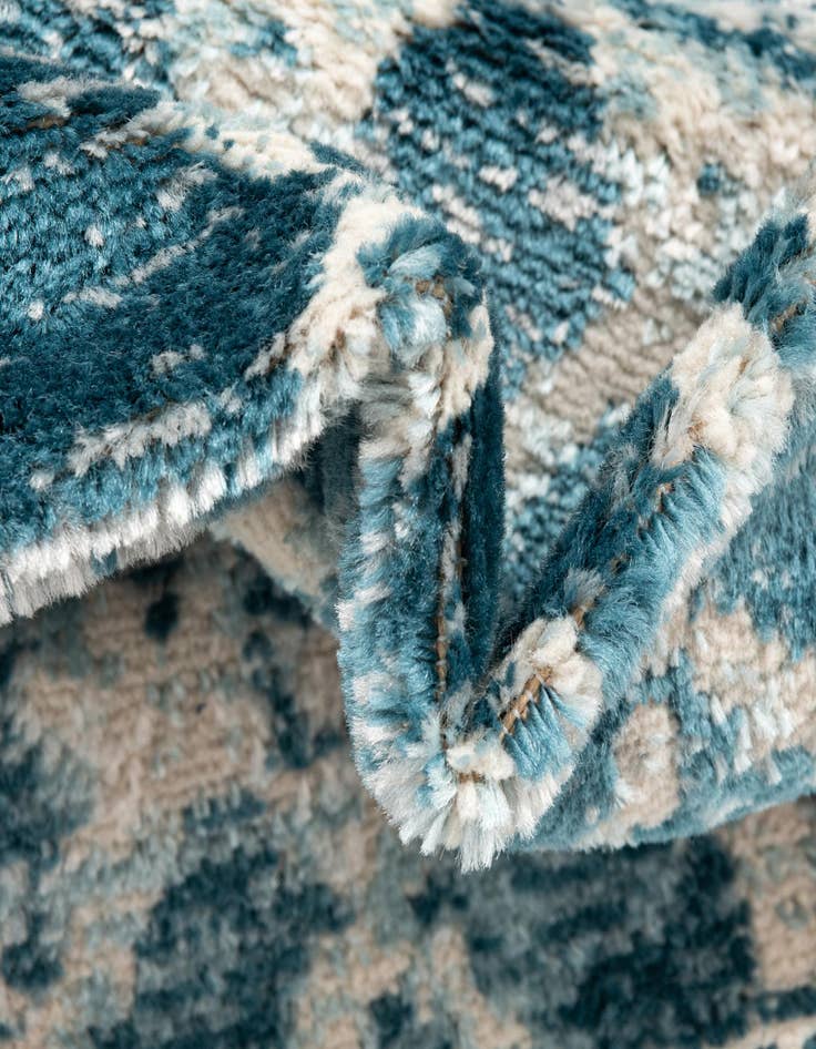 Detail image of  7' x 10' Leipzig Rug