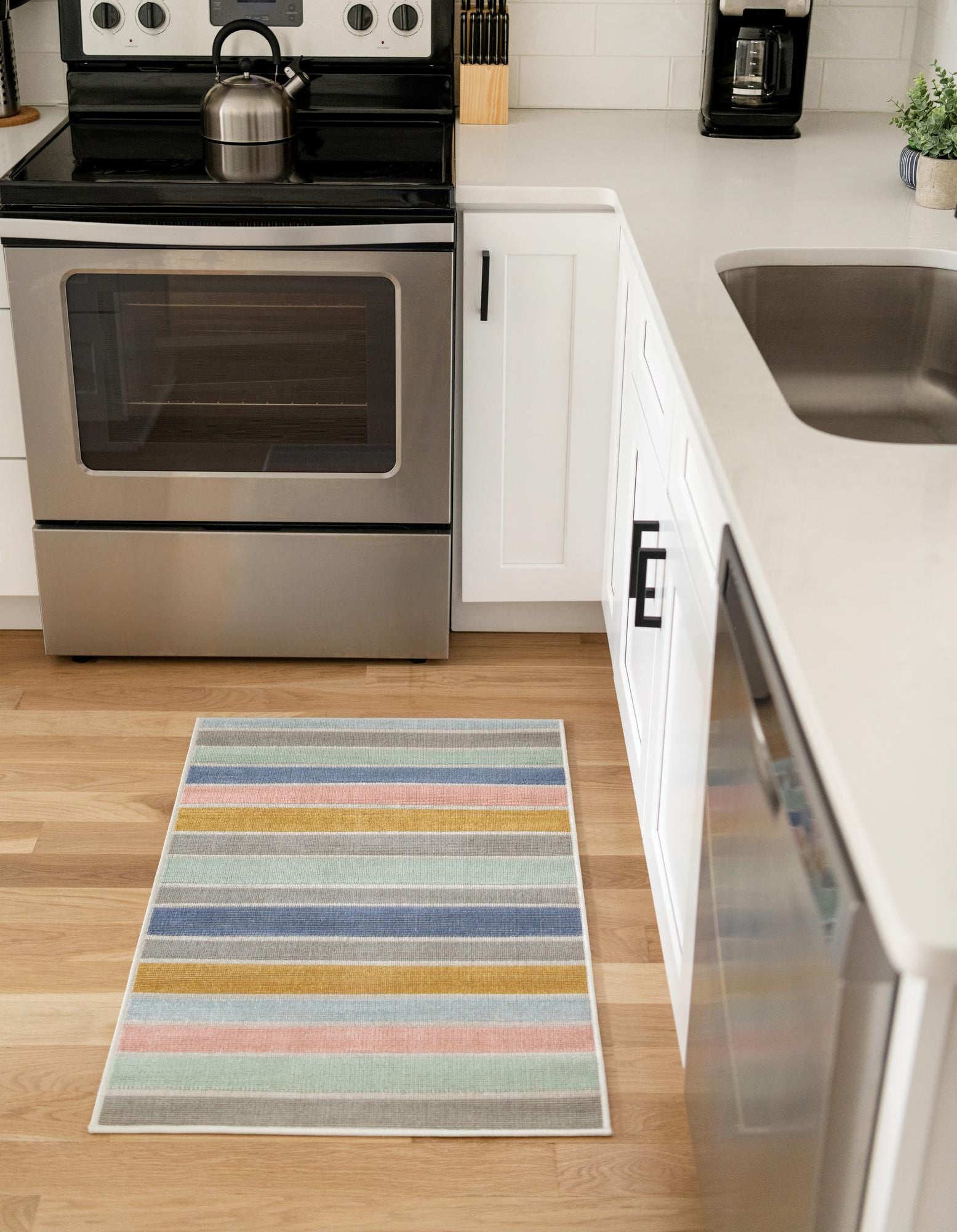 Multicolor 4' x 6' Lotus Rug | Rugs.com