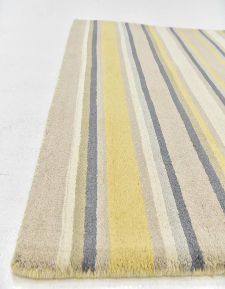 Detail image of  4' x 5' Luna Wool Rug