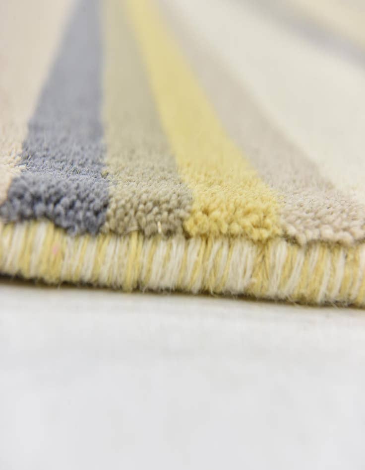 Detail image of  4' x 5' 8 Luna Wool Rug