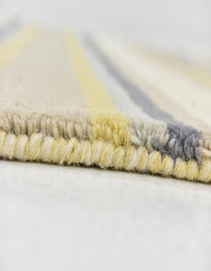 Detail image of  4' x 5' 7 Luna Wool Rug