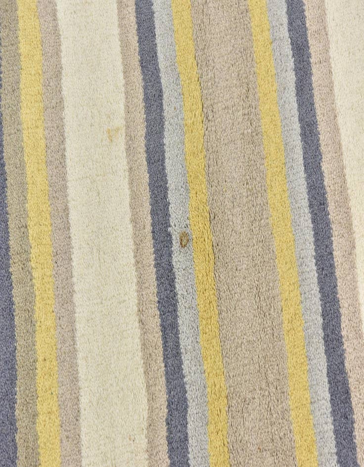 Detail image of  4' x 5' 7 Luna Wool Rug