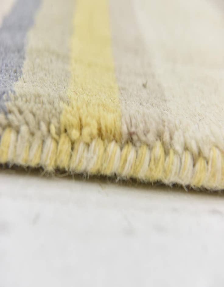 Detail image of  4' x 5' 5 Luna Wool Rug