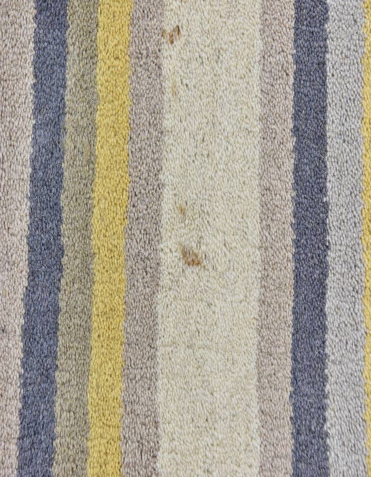 Detail image of  4' x 5' 5 Luna Wool Rug