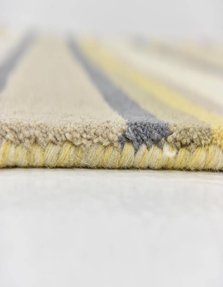 Detail image of  4' x 5' 6 Luna Wool Rug