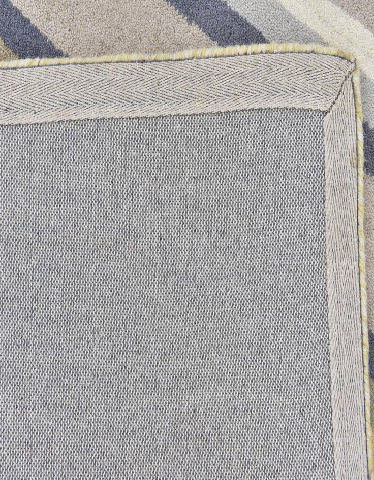 Detail image of  4' x 5' 6 Luna Wool Rug