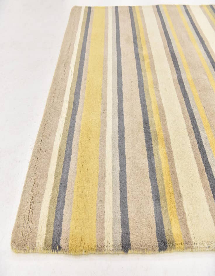 Detail image of  4' x 5' 6 Luna Wool Rug