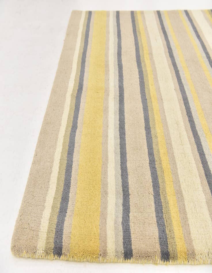 Detail image of  4' x 5' 6 Luna Wool Rug