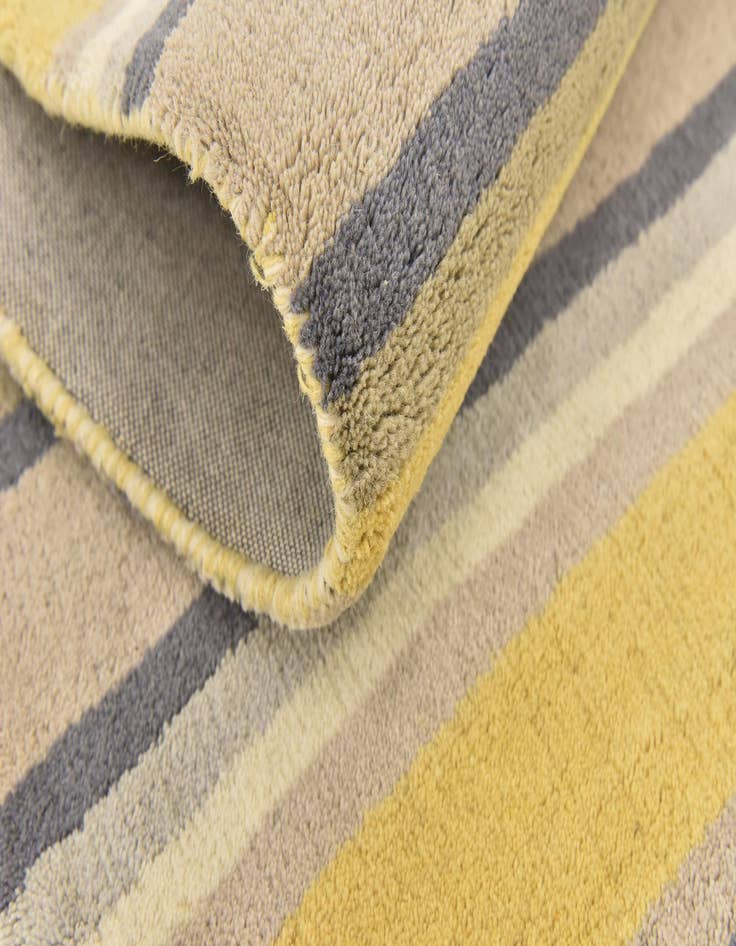 Detail image of  4' x 5' 6 Luna Wool Rug