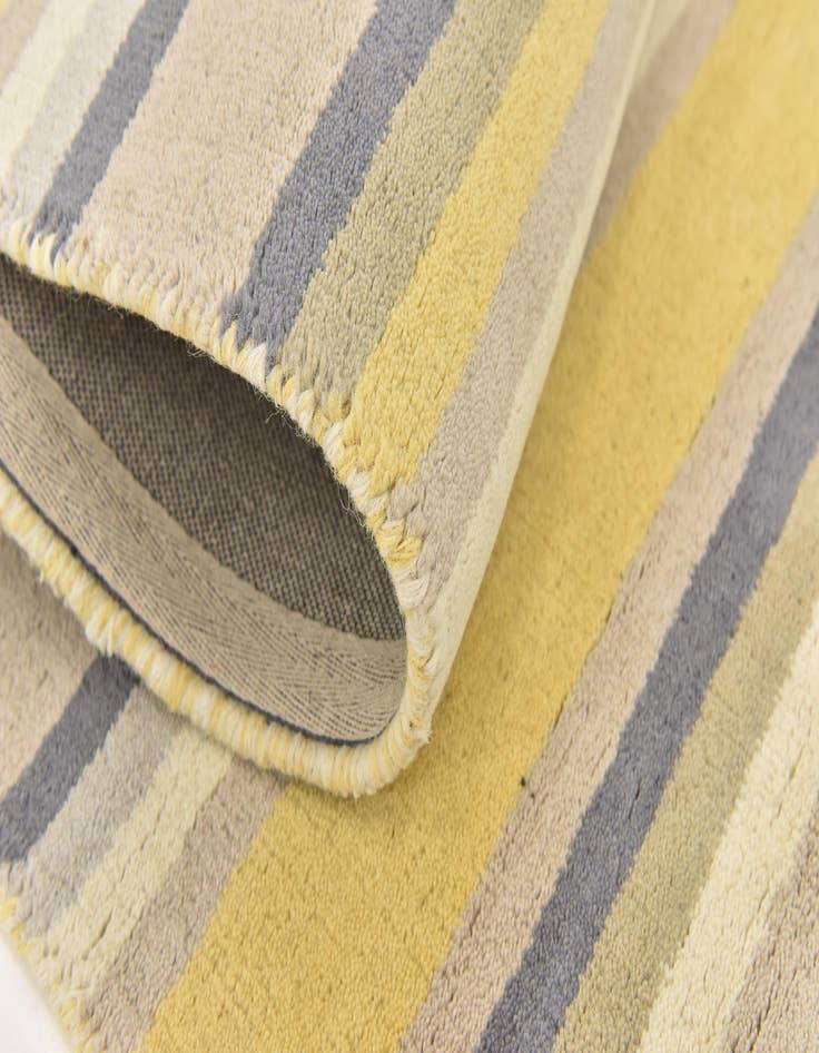 Detail image of  4' x 5' 6 Luna Wool Rug