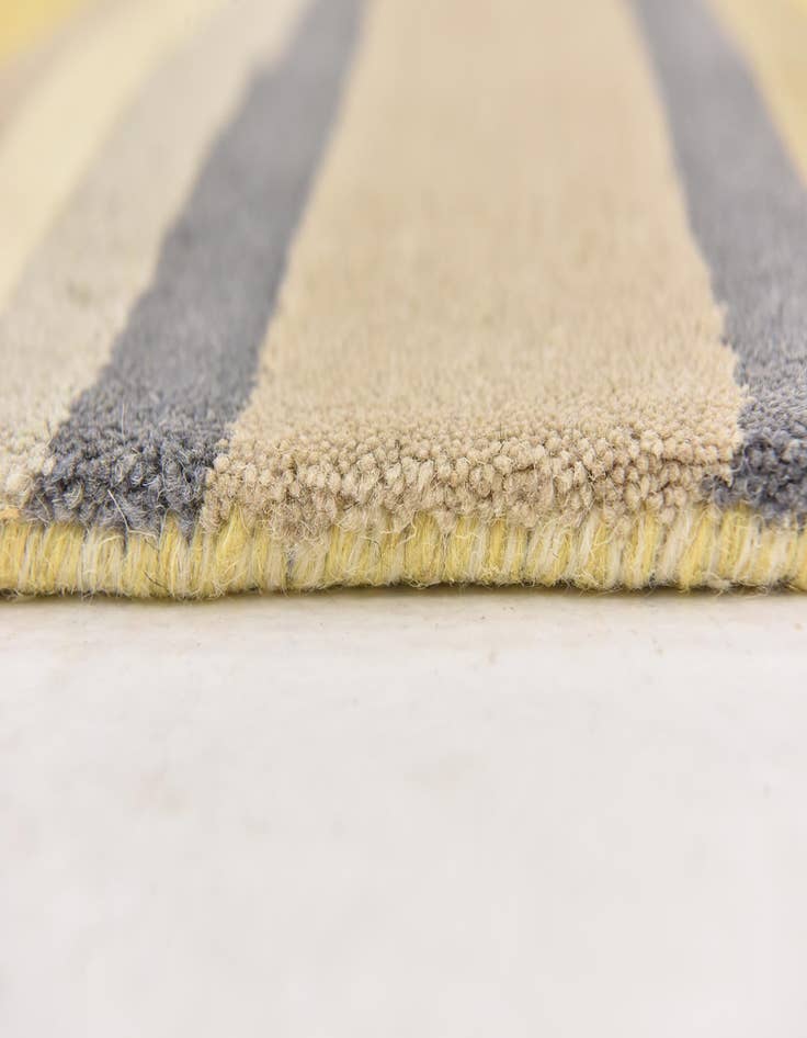 Detail image of  4' x 5' 6 Luna Wool Rug