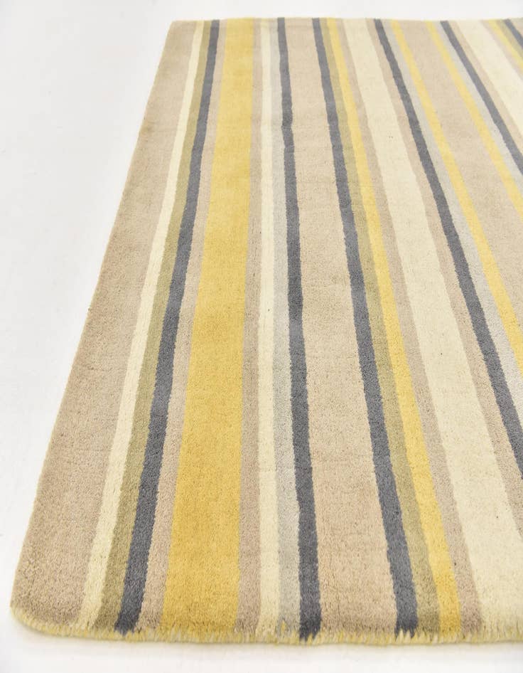 Detail image of  4' x 5' 6 Luna Wool Rug