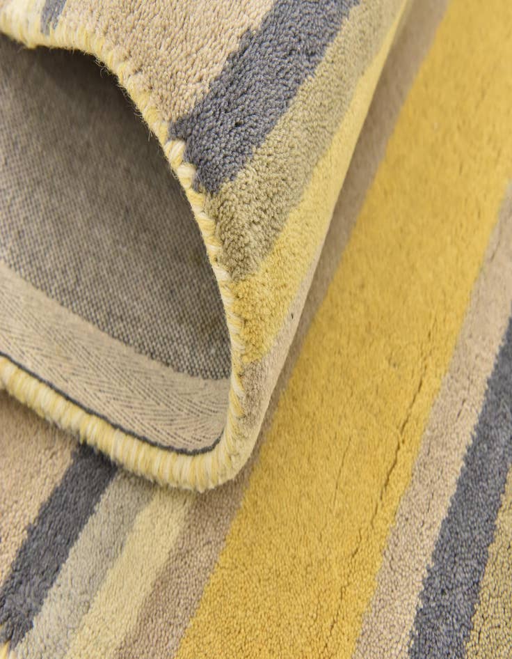 Detail image of  4' x 5' 6 Luna Wool Rug