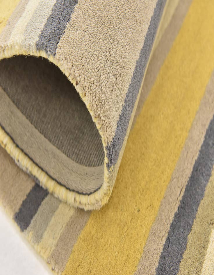 Detail image of  4' x 5' 7 Luna Wool Rug