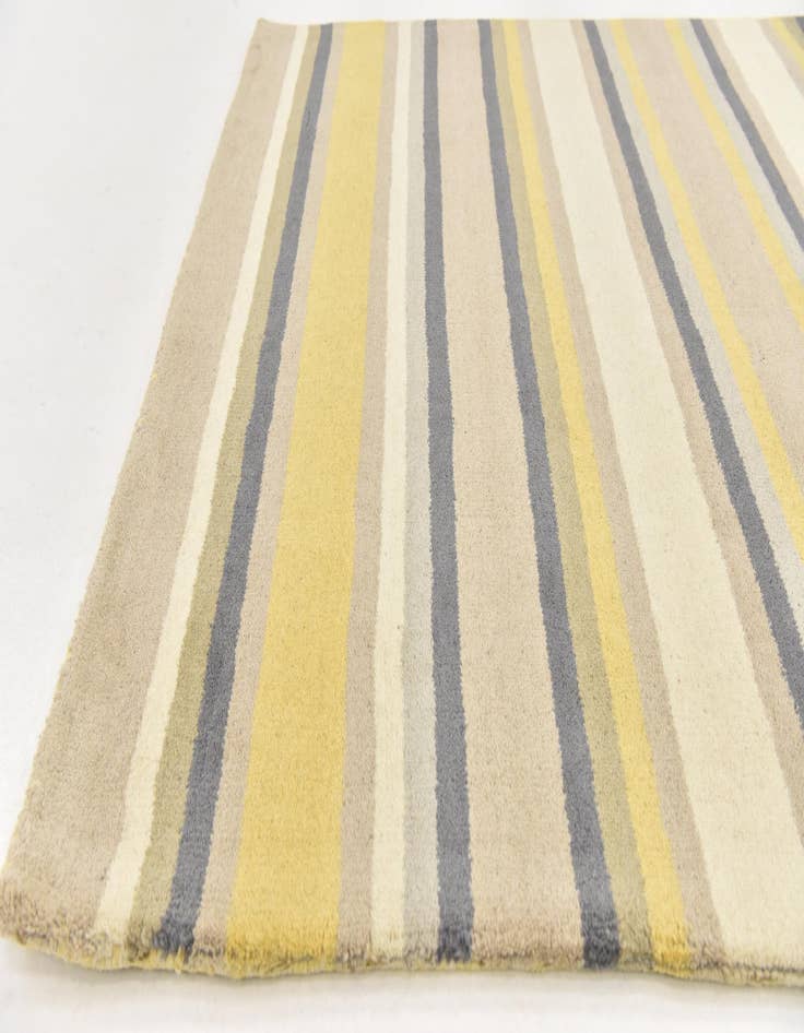 Detail image of  4' x 5' 6 Luna Wool Rug