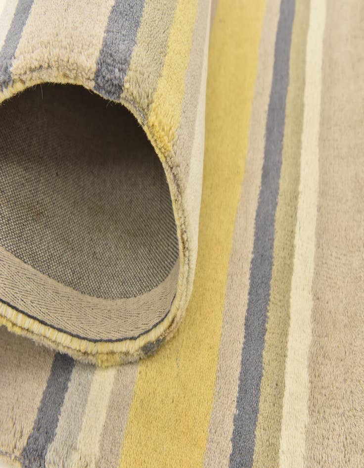 Detail image of  4' x 5' 6 Luna Wool Rug