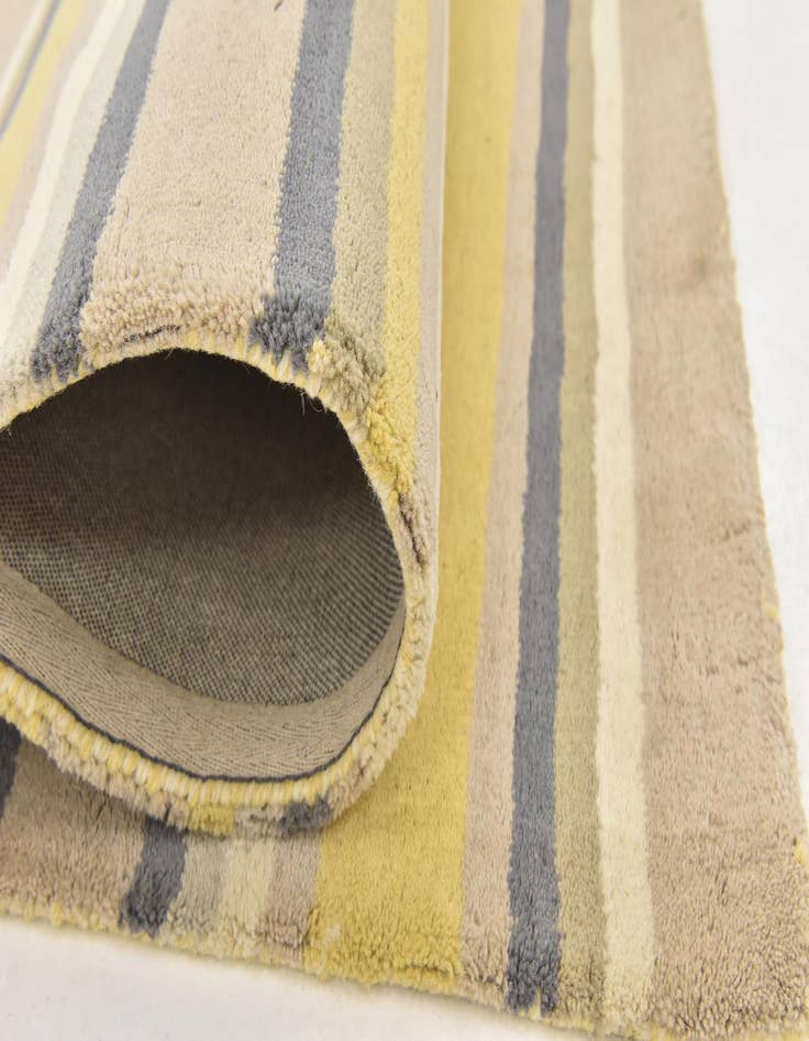 Detail image of  4' x 5' 6 Luna Wool Rug