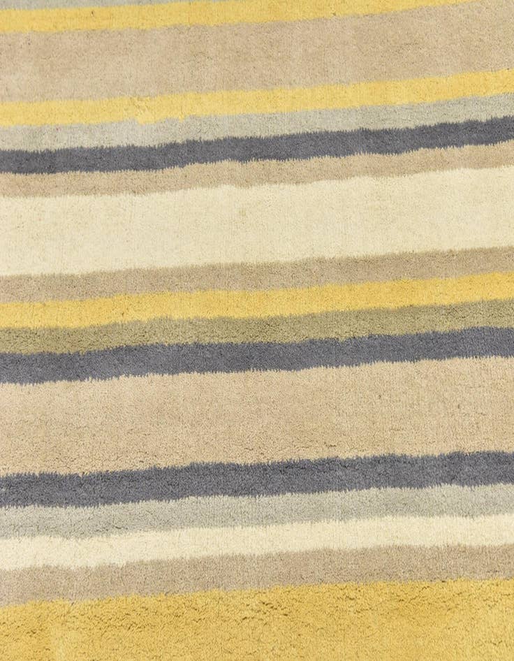 Detail image of  4' x 5' 6 Luna Wool Rug